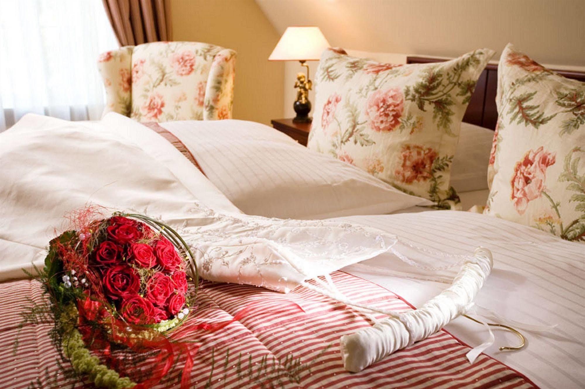 Althoff Hotel Fuerstenhof Celle Ngoại thất bức ảnh A bridal suite