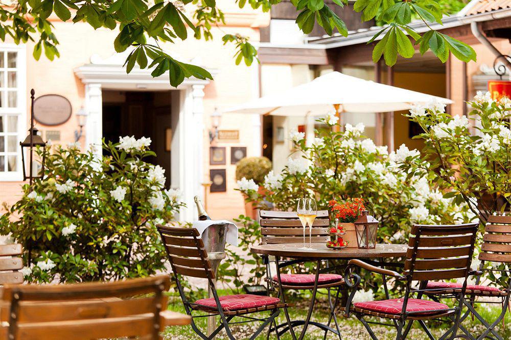 Althoff Hotel Fuerstenhof Celle Ngoại thất bức ảnh The garden of the hotel